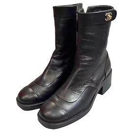Stivali Chanel in pelle nera taglia 36