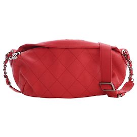 Chanel Quilted Caviar Zip and Carry Gürteltasche rot