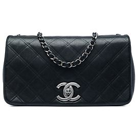 Borsa a tracolla Chanel Medium Diamond Embossed Calfskin New Chic Flap Nera