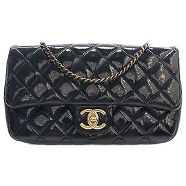 Chanel Paris Salzburg Medium Crossbody-Tasche aus Lackleder und Ziegenleder in Blau mit CC-Ösen