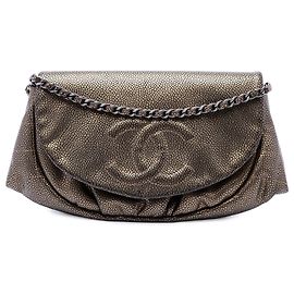 Bolso crossbody Chanel CC Metallic Caviar Half Moon Wallet on Chain dorado