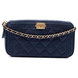 Sac crossbody Chanel Boy Wallet On Chain bleu en cuir caviar matelassé avec double fermeture éclair