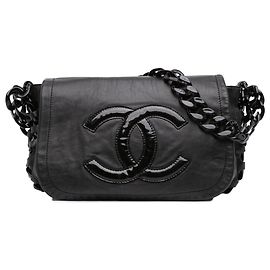 Borsa a tracolla Chanel Modern Chain Flap in vitello nero con rhodoide