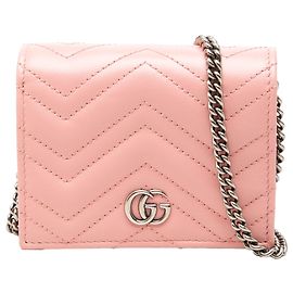 Borsa a tracolla Mini GG Marmont in pelle di vitello matelassé rosa Gucci con portafoglio e catena