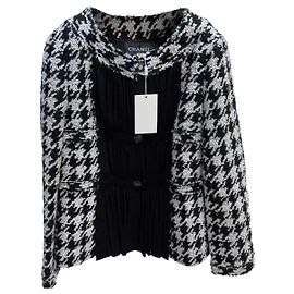 Chaquetas Chanel La Petite Veste Noire