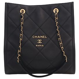 Bolso Shopping Chanel CC de piel de cordero acolchada negra