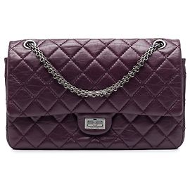 Chanel Reissue 2.55 Double Flap 226 Schultertasche aus metallischem, gestepptem, gealtertem Kalbsleder in Lila