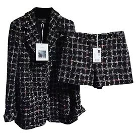 Chaquetas Chanel La Petite Veste Noire