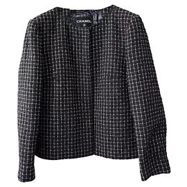 Casacos Chanel La Petite Veste Noire