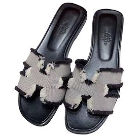 Sandalias Hermès Oran de tela negra talla 36