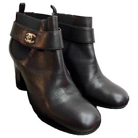 Stivali Chanel in pelle nera taglia 37