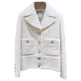 Chaquetas Chanel La Petite Veste Noire