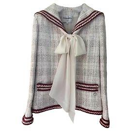 Chaquetas Chanel La Petite Veste Noire