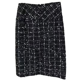 Falda Chanel de tweed multicolor talla 38