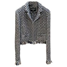 Chaquetas Chanel La Petite Veste Noire