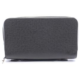Louis Vuitton Zippy XL Taiga Geldbörse
