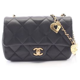 Borsa a tracolla Chanel Matelassé in pelle d'agnello nera