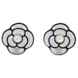 Chanel Camellia Stecker aus Kunststoff