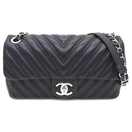 Chanel Borsa a spalla e borsa crossbody Classic in chevron in pelle di agnello
