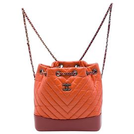Zaino Gabrielle Chanel Orange Small Bicolor Chevron in vitello invecchiato