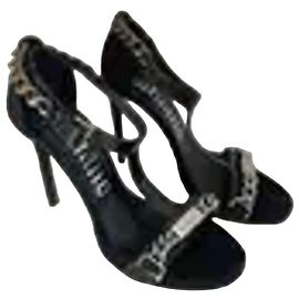 Sandalias de tacón John Galliano negras con cadena