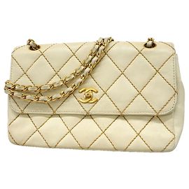Bolsa de ombro Chanel em couro branco