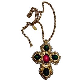Colar Chanel com Pingente de Cruz e Pérolas