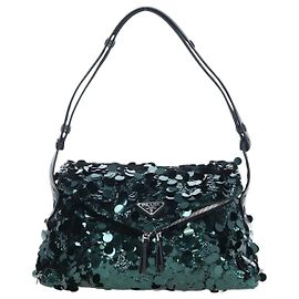 Bolso de hombro Prada con lentejuelas