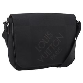 LOUIS VUITTON Damier Geant Petit Message Shoulder Bag Black M93618 Auth ka6081