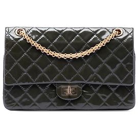 Sac bandoulière Chanel Reissue 2.55 Double Flap 226 en cuir verni matelassé vert