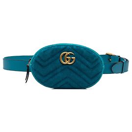 Borsa cintura Gucci GG Marmont in velluto matelassé blu