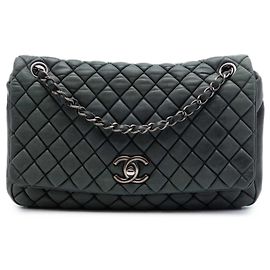 Sac à épaule Chanel Large Quilted Iridescent Calfskin New Bubble Flap Gris