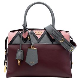 Borsa Satchel Prada City in vitello Greca Esplanade rossa, taglia Medium, con rifiniture in Saffiano