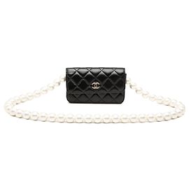 Borsa a tracolla Chanel Maxi Pearls in vitello trapuntato nero con catena e clutch
