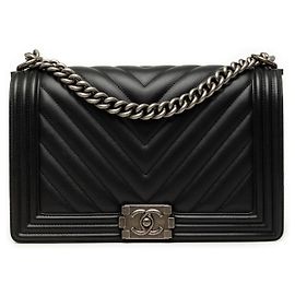 Sac bandoulière Chanel Boy Flap Medium Chevron en agneau noir