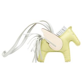 Hermès Grigri Rodeo Pegase Bag Charm PM Schlüsselanhänger aus Milo Lammleder und Swift Gelb