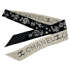 Pañuelo Twilly de lunares Chanel