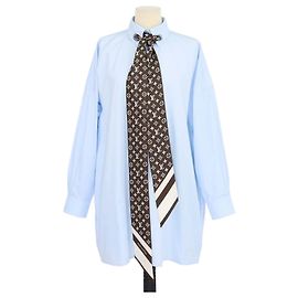 Camisa Louis Vuitton de manga larga en popelina de algodón azul claro con detalle de pañuelo de seda