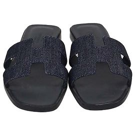 Hermès Hermes Oran Sandalen aus dunkelblauem Denim