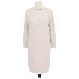 Hermès Vestido largo de manga larga en punto de viscosa beige con detalle de cadena en el cuello Hermes