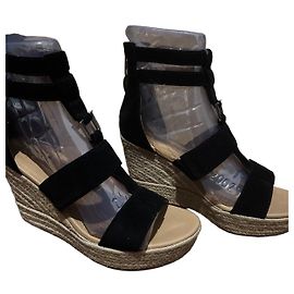 UGG Kolfax Keilabsatz-Sandalen aus schwarzem Wildleder