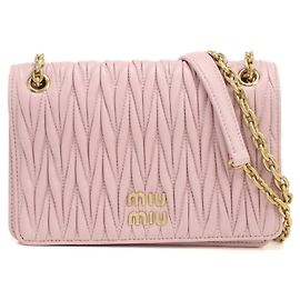 Miu Miu Schultertasche aus rosa Lammleder