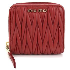 Cartera bi-fold Miu Miu en rojo