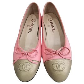 Chanel Ballerinas mit Cap Toe in Rosa und Gold