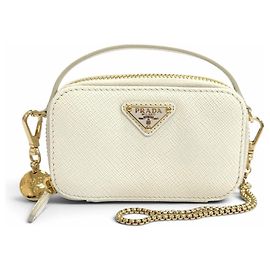 Mini pochette Prada avec bandoulière en chaîne