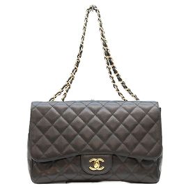 Borsa a tracolla Chanel in pelle caviar nera