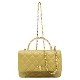 Bolso de hombro Chanel de piel de cordero acolchada caqui