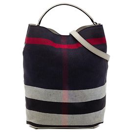 Burberry Ashby Bucket Bag aus Mega Check Canvas in Blau, Größe Medium