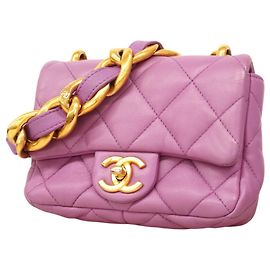 Chanel Mini Matelassé Schultertasche mit Kette