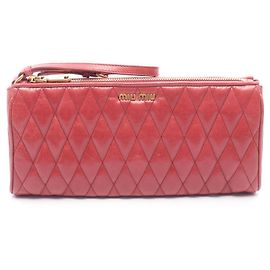 Clutch Miu Miu Matelassé in pelle rossa